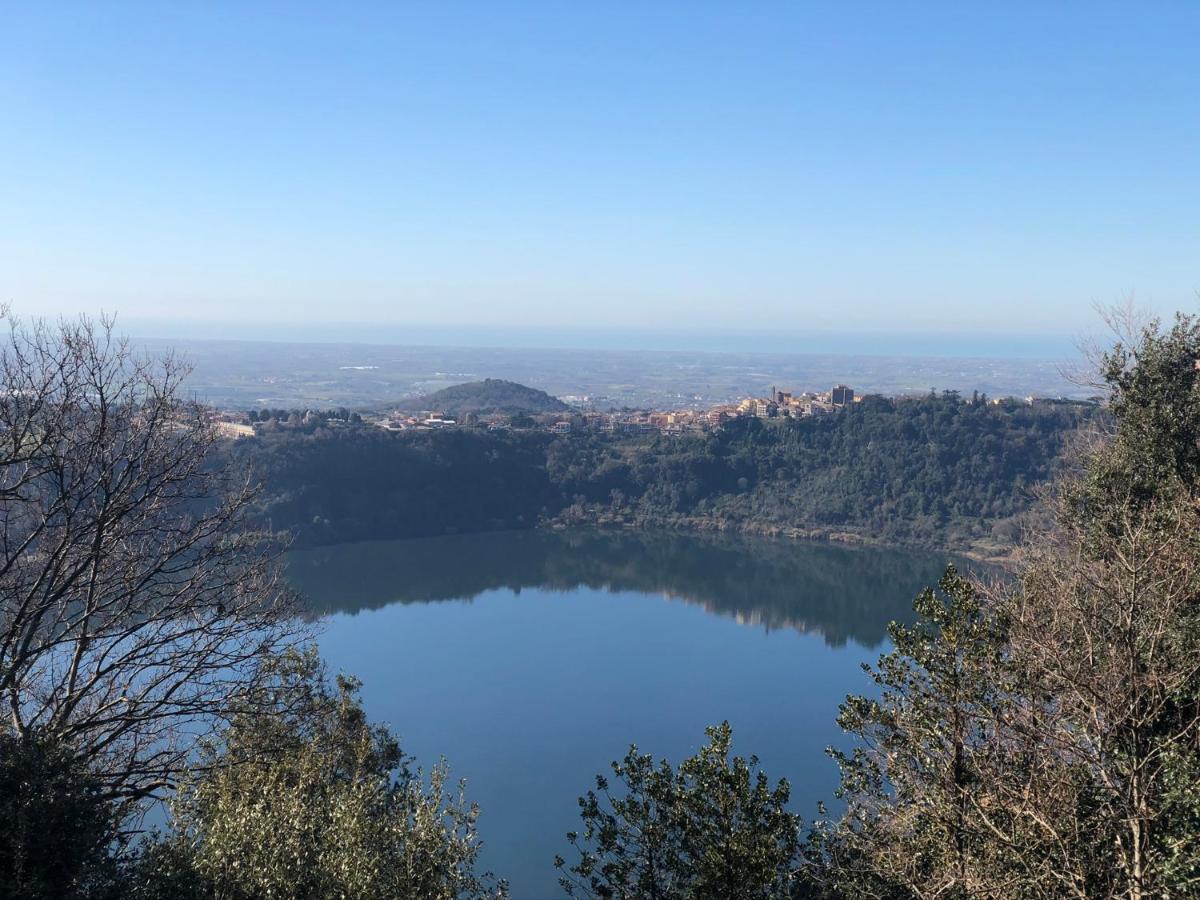 Isola Sul Lago 内米 外观 照片