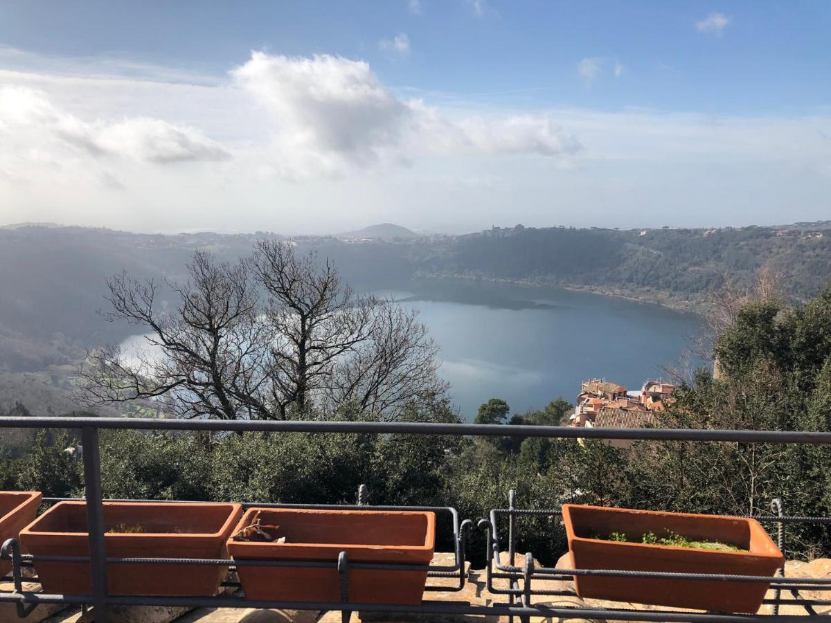 Isola Sul Lago 内米 外观 照片