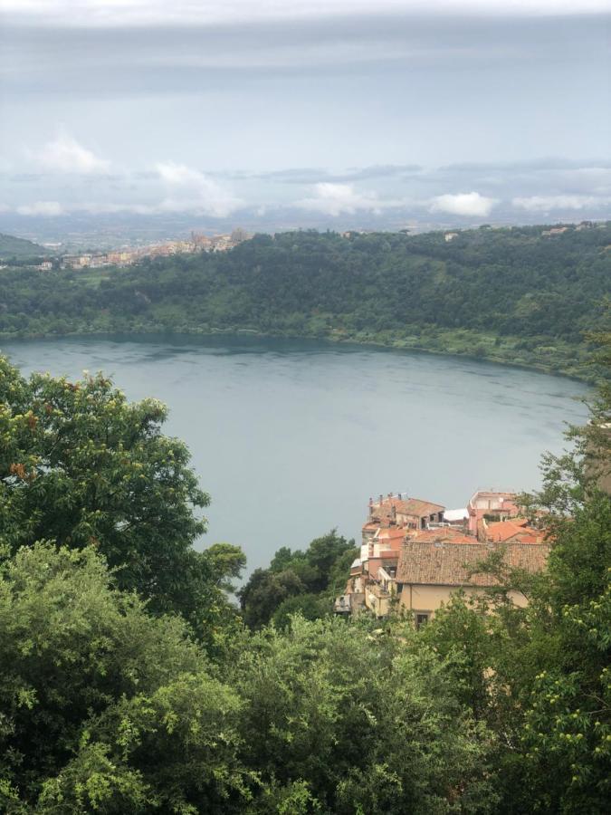 Isola Sul Lago 内米 外观 照片
