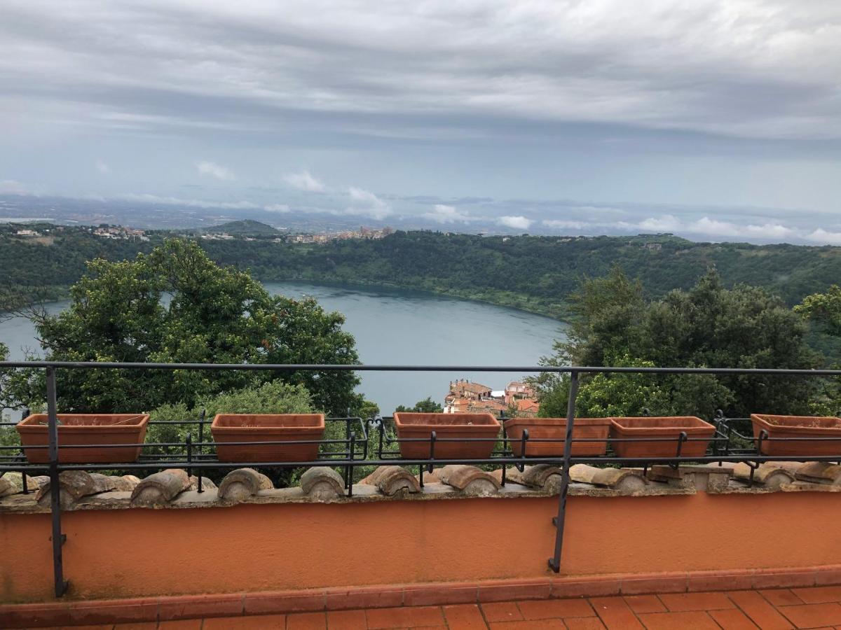 Isola Sul Lago 内米 外观 照片