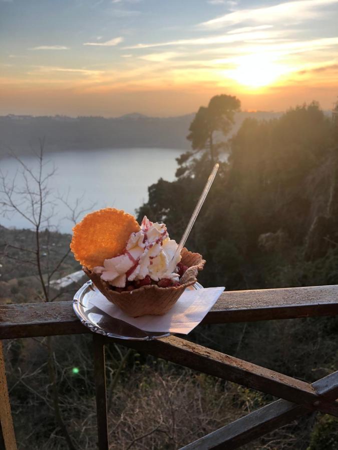 Isola Sul Lago 内米 外观 照片