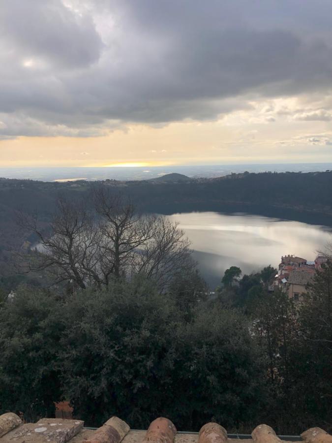 Isola Sul Lago 内米 外观 照片