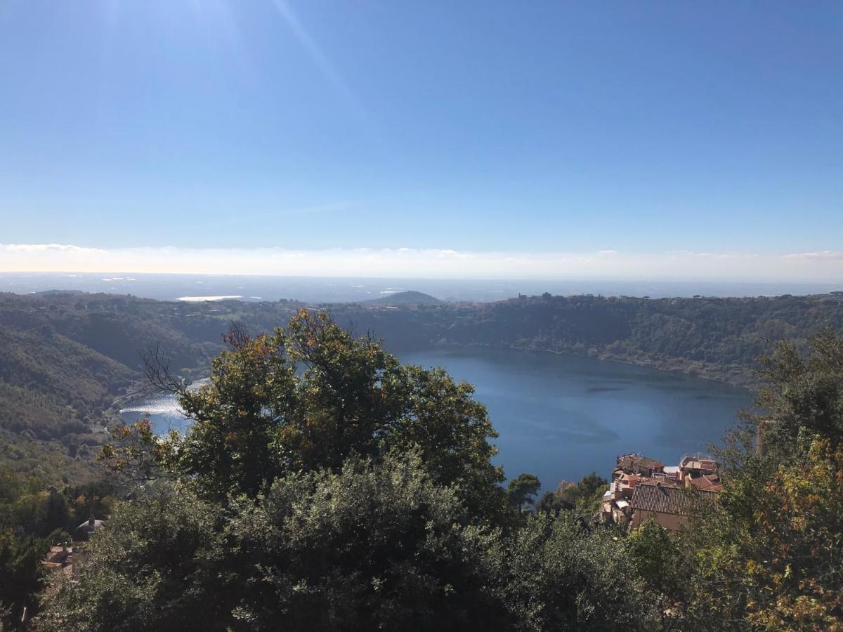 Isola Sul Lago 内米 外观 照片